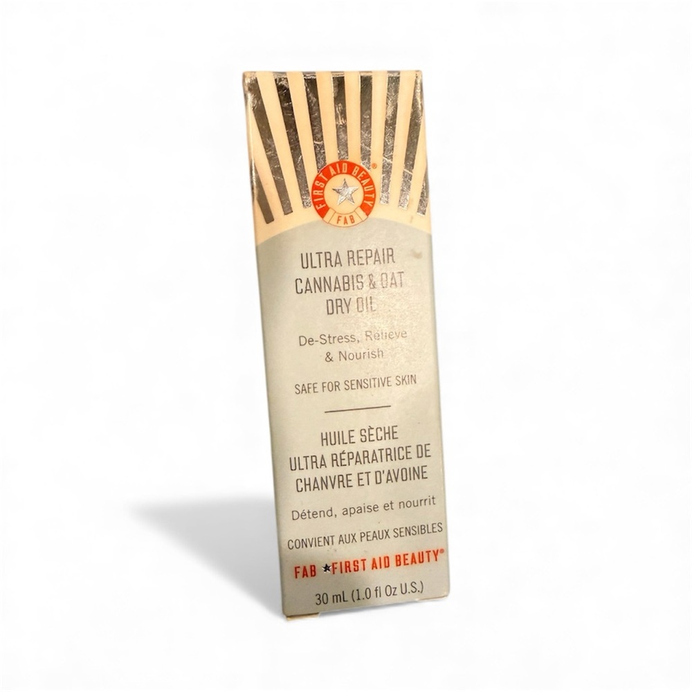First Aid Beauty Ultra Repair Cannabis & Oat Dry Oil